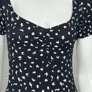 Missguided Midi Dress Black White Short Sleeve Size 6 Side Slit Abstract Print